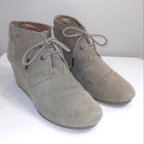 Tom's Desert Tan Genuine Suede Wedge Ankle Bootie Size 8.5 - Picture 4 of 17